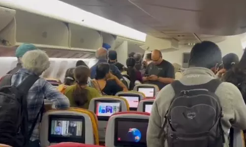 Passengers on San Francisco-Mumbai AI Flight Deplaned Due To Technical Snag at Kolkata