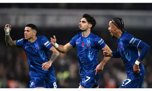 Neto, Fernández Each Score To Lead Chelsea