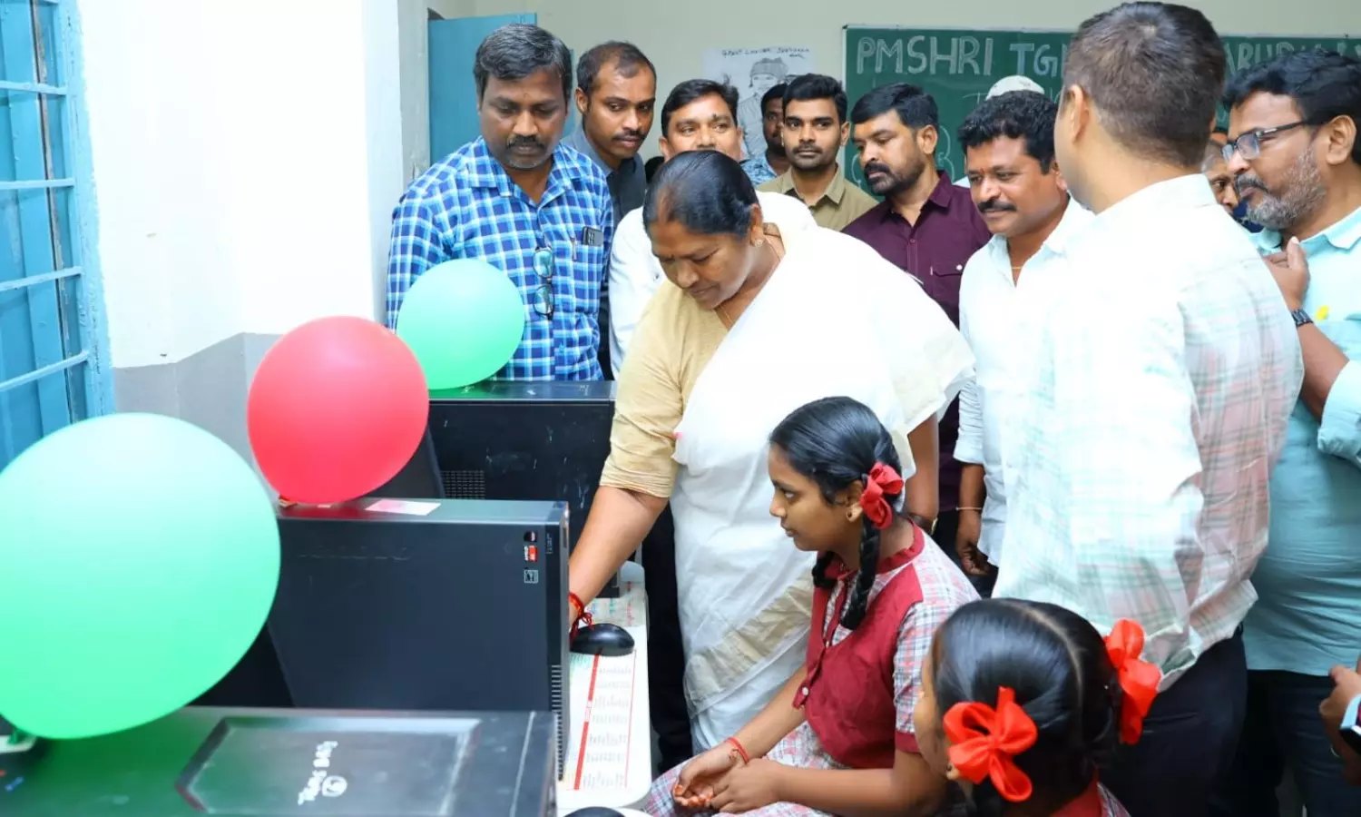 Seethakka Asks Students To Learn New Tech, Manners