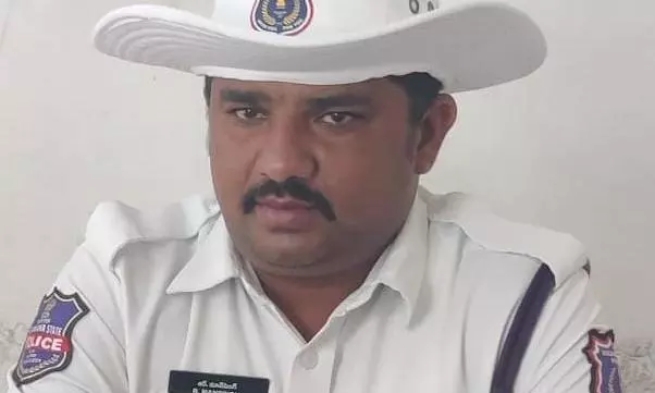 Traffic cop dies in road mishap