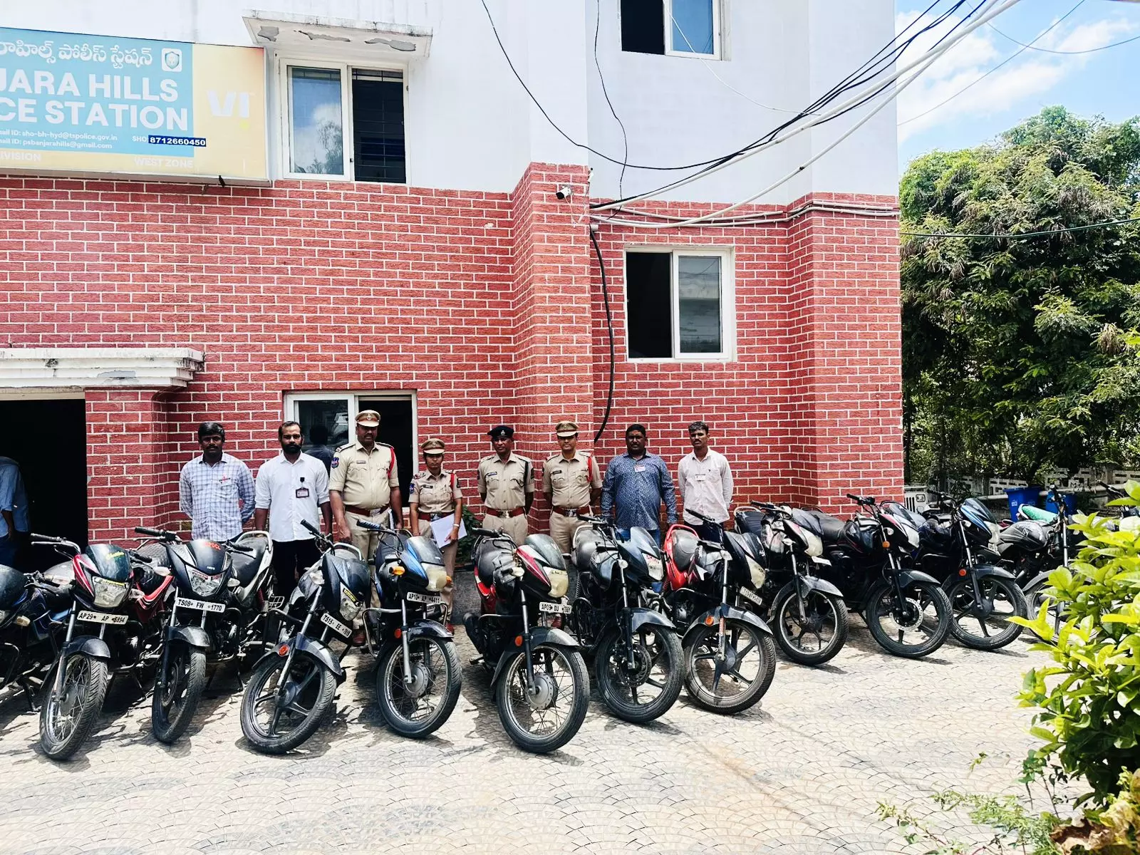 Hyderabad Police Nabs 2 Persons For Stealing Bikes Hyderabad Police Nabs 2 Persons For Stealing Bikes