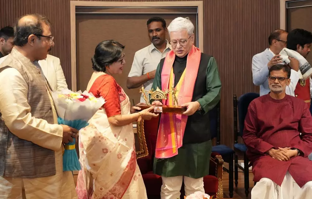 Bengalis Celebrate WB Foundation Day at Raj Bhavan Bengalis Celebrate WB Foundation Day at Raj Bhavan