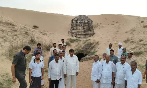 AP: Centuries-Old Nagalingeswara Swamy Temple Unearthed on Penna River Bank AP: Centuries-Old Nagalingeswara Swamy Temple Unearthed on Penna River Bank