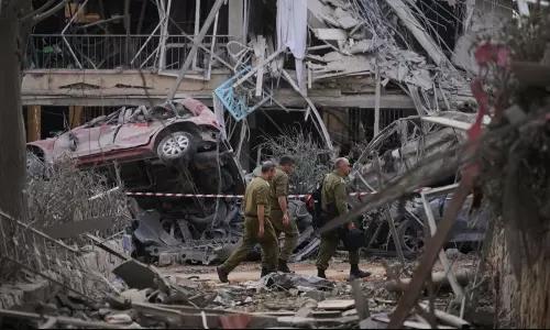 Iran May Retaliate After US Strikes, Threatens Oil Routes, Regional Bases