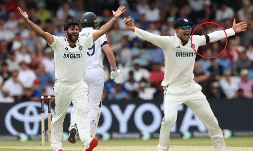 ENG vs IND, Day 2: Players Wear Black Armbands, Heres Why? ENG vs IND, Day 2: Players Wear Black Armbands, Heres Why?