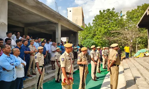 Cop Dies of Cardiac Arrest Trying to Nab Drug Accused Cop Dies of Cardiac Arrest Trying to Nab Drug Accused