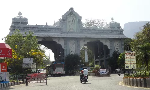 TTD Prepares Plan for Tirupati airport, Alipiri arch makeovers