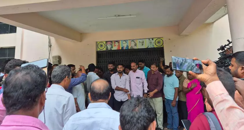 Minor Girl Gets Lover, Kin Murder Her Singer-Mom Minor Girl Gets Lover, Kin Murder Her Singer-Mom