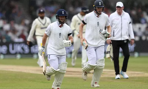 Leeds Test: Rain Briefly Halts Play as England Race to 181/0 Chasing 371 Leeds Test: Rain Briefly Halts Play as England Race to 181/0 Chasing 371