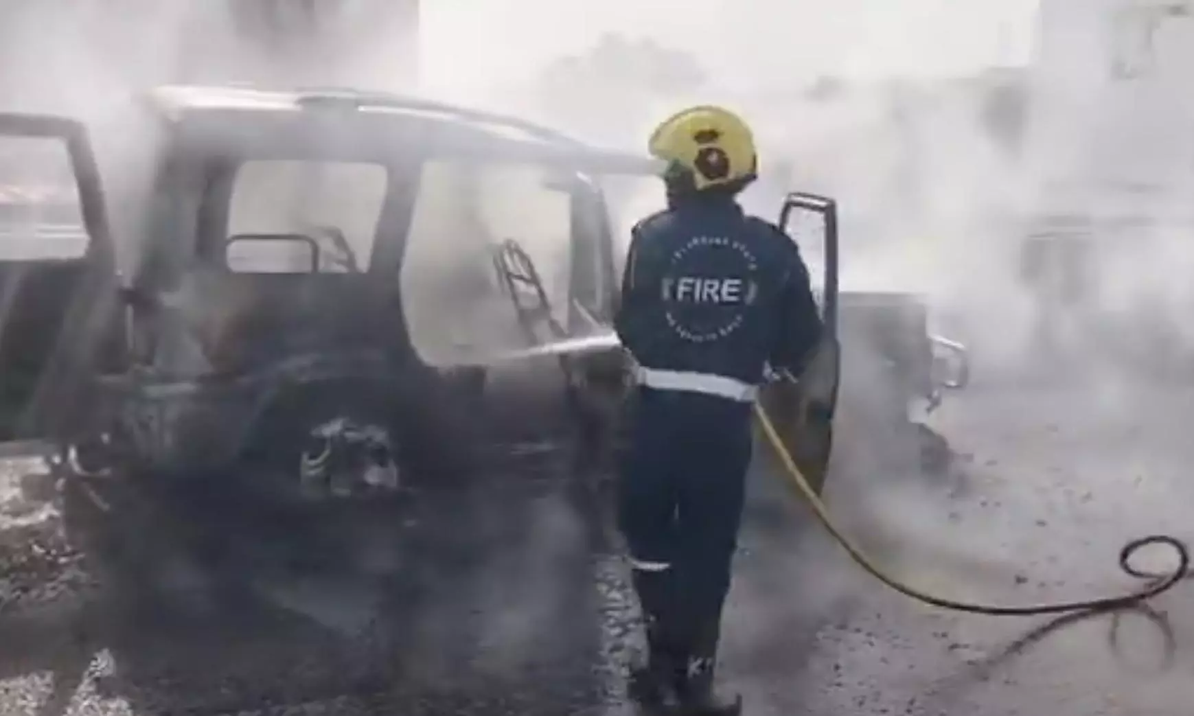 Car Catches Fire on Expressway, Hits Traffic