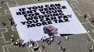 Bezos And Sanchez Arrive In Venice As Protesters Say Their Wedding Highlights Wealth Inequality