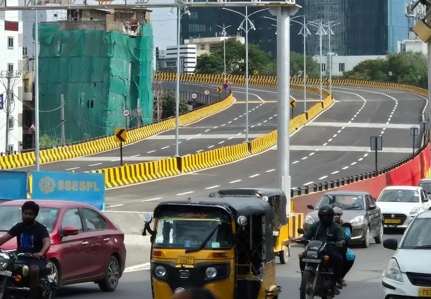 Rumble Strips on PJR Flyove Make for Back-breaking Ride Rumble Strips on PJR Flyove Make for Back-breaking Ride