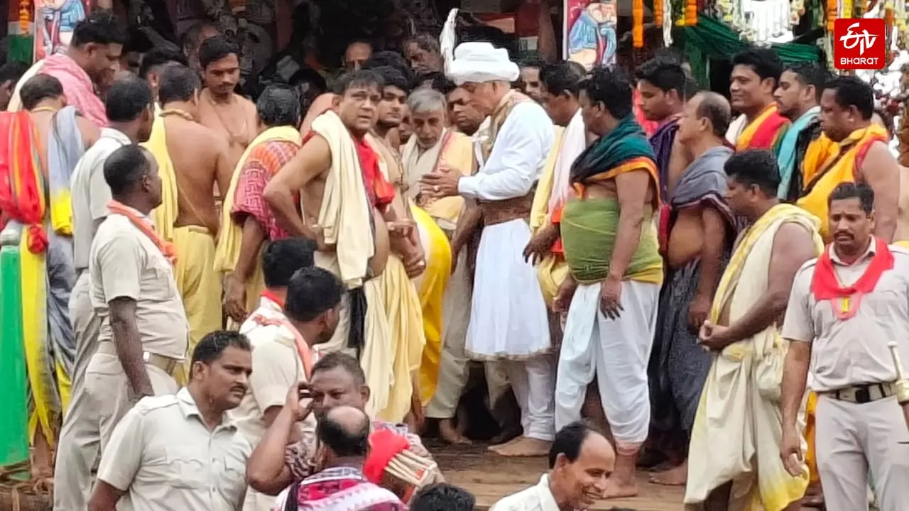 Rath Yatra: Gajapati Maharaja of Puri Performs Chhera Pahanra Ritual