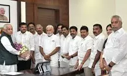 YSRC Delegation Meets Governor, Complaints About ‘Misrule’ by Naidu, Neglect of Jagan’s Security