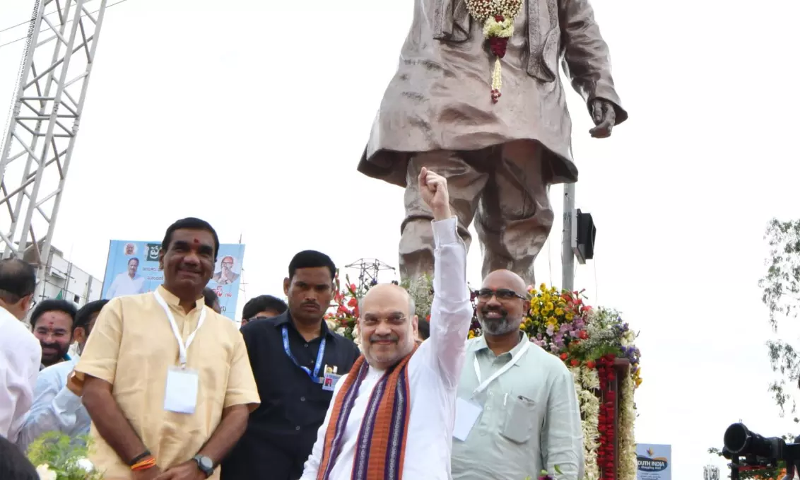 Amit Shah Unveils Statue of D. Srinivas