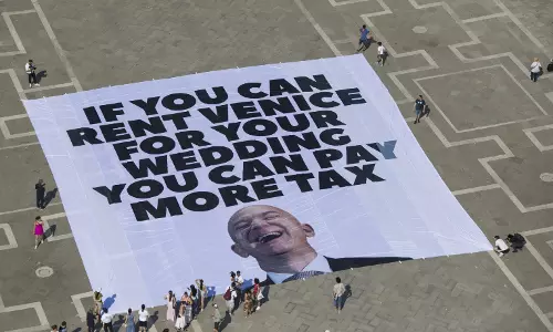 Bezos-Sanchez Lavish Venice Wedding Draws Protests Over Wealth, Climate Impact