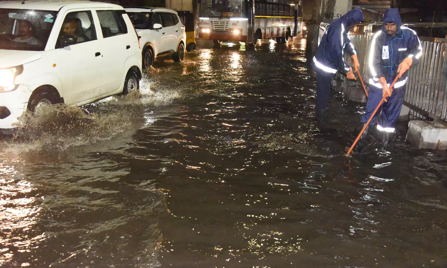 Heavy Rains Lash Hyderabad, Trigger Waterlogging and Traffic Snarls