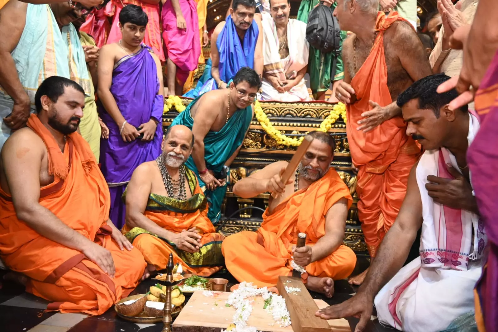 Udupi: Subudhendra Tirtha Swamiji Initiates Parthasarathy Suvarna Ratha Works Udupi: Subudhendra Tirtha Swamiji Initiates Parthasarathy Suvarna Ratha Works