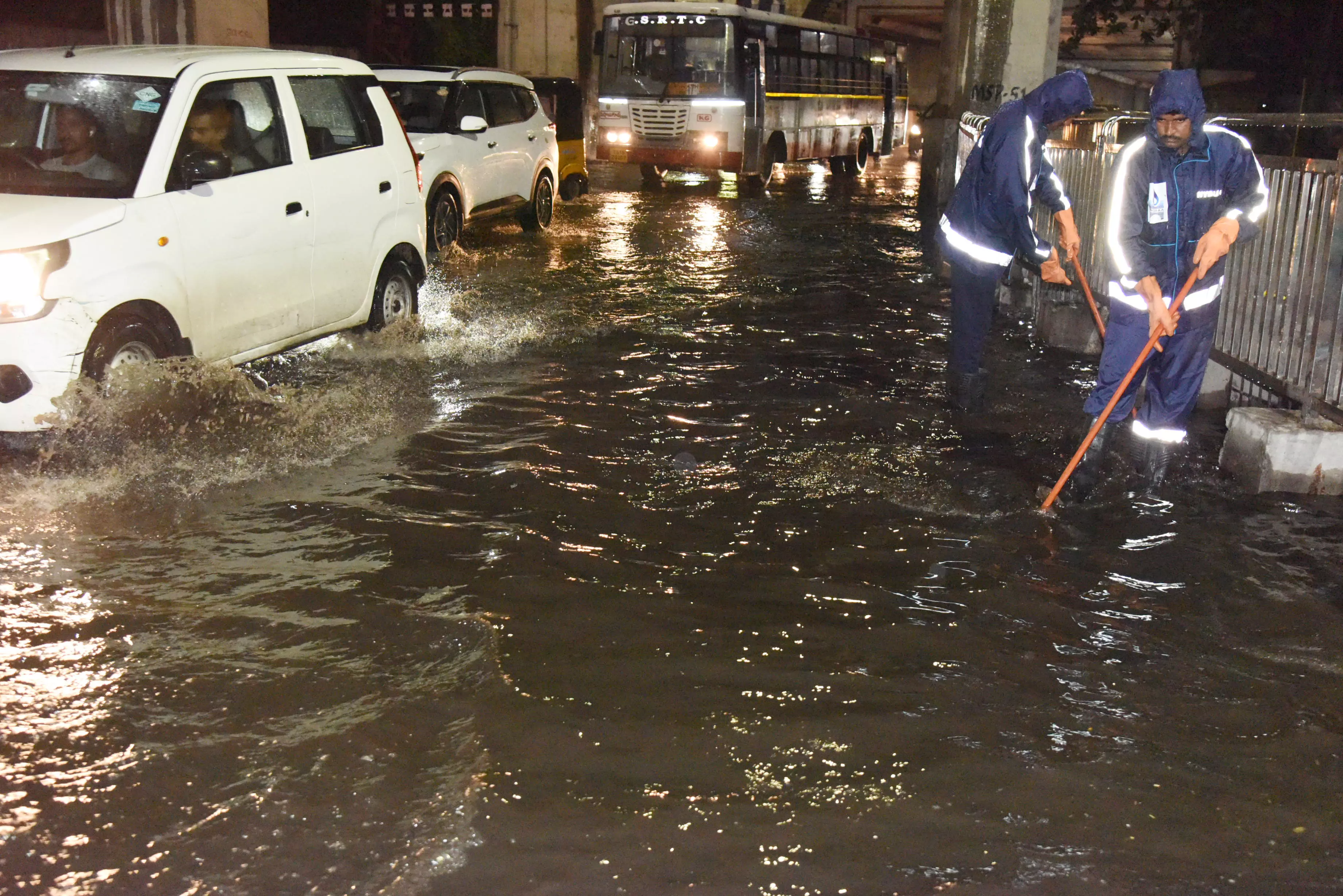 Heavy Rains Lash Hyderabad, Trigger Waterlogging and Traffic Snarls