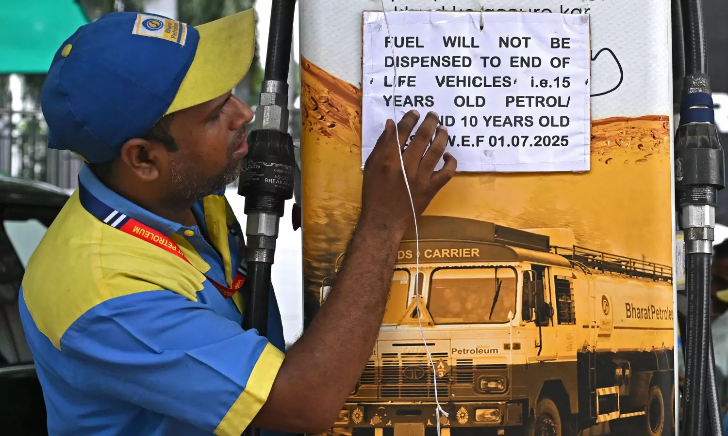 Delhi Begins Ban on Fuel Sale to Old Vehicles; All You Need To Know