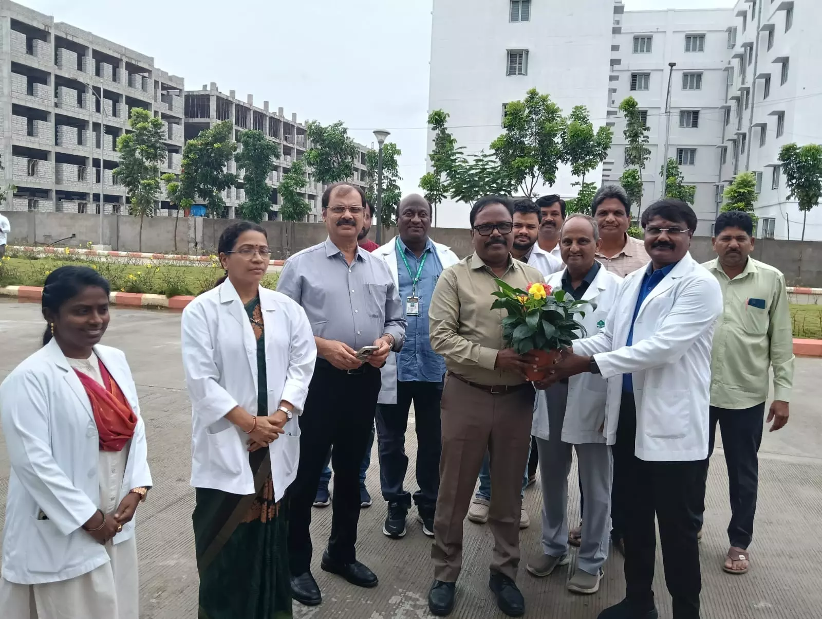 Poor Infra at New Medical Colleges in Karimnagar, Warangal