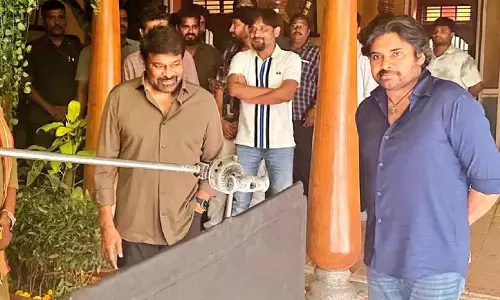 Pic Talk: Chiranjeevi Visits Ustaad Bhagat Singh Sets