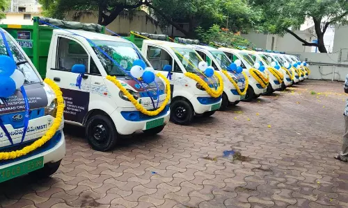 SBI Donates 10 EVs To GHMC SBI Donates 10 EVs To GHMC