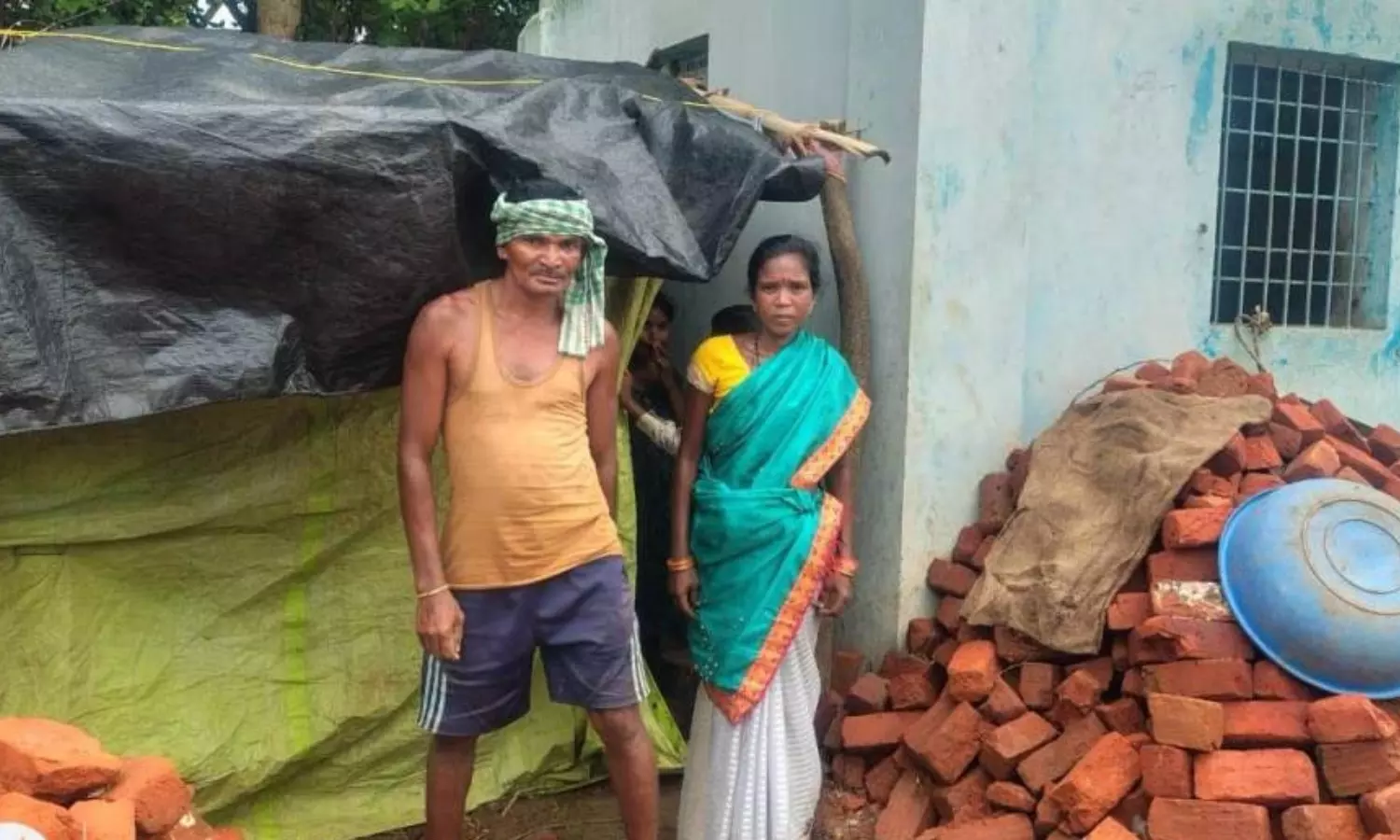 No Aadhar, No Aid: How An Odisha Family Struggle to Survive Under Plastic Sheets!