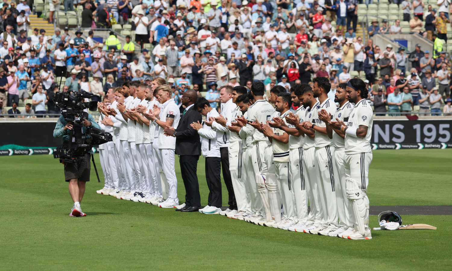 India, England Pay Tribute with Black Armbands During Second Test