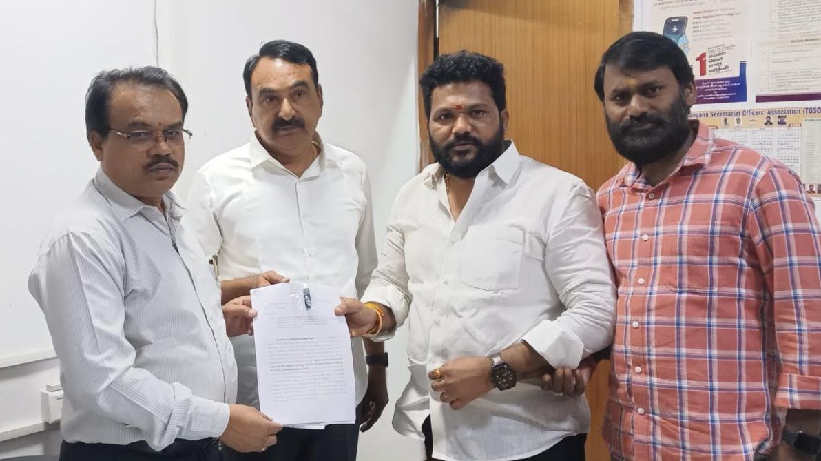 Konda Family Meets with AICC In-charge, Presents Warangal Report