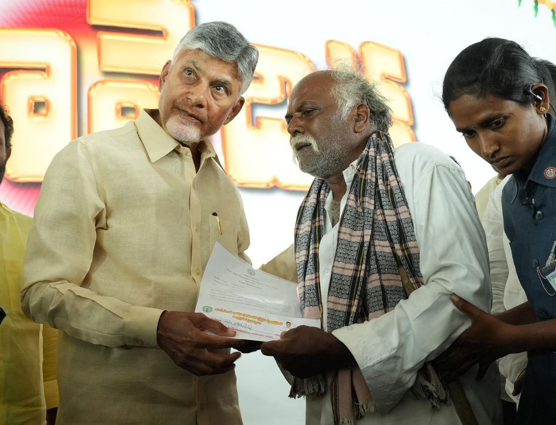 Andhra Pradesh CM Conducts Door-to-Door Outreach