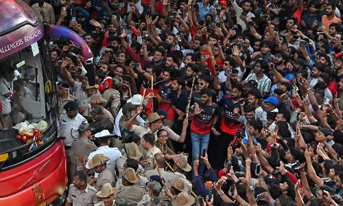 Bengaluru Stampede: BCCI Ombudsman Instructs RCB, KSCA to File Written Submissions Bengaluru Stampede: BCCI Ombudsman Instructs RCB, KSCA to File Written Submissions