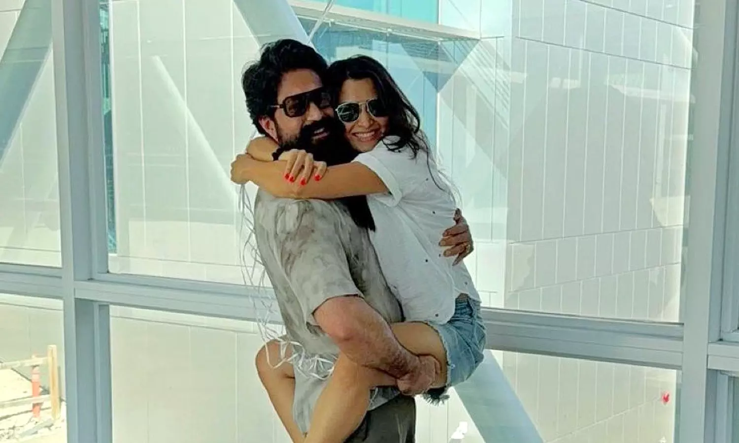 KGF Actor Yashs PDA at Airport Viral