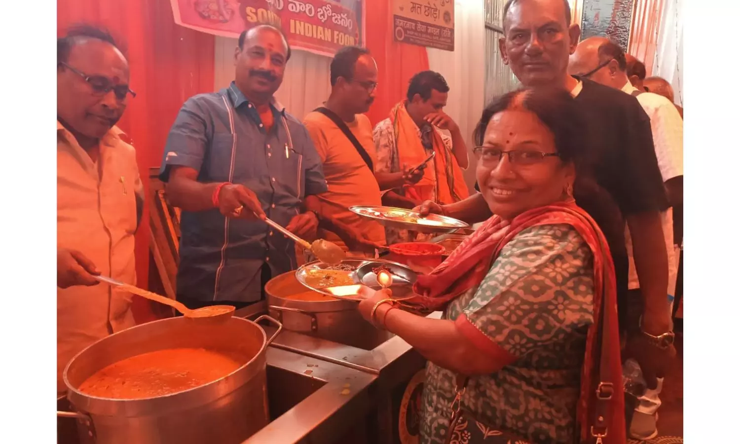 100-member team from Telangana serving food to Amarnath pilgrims