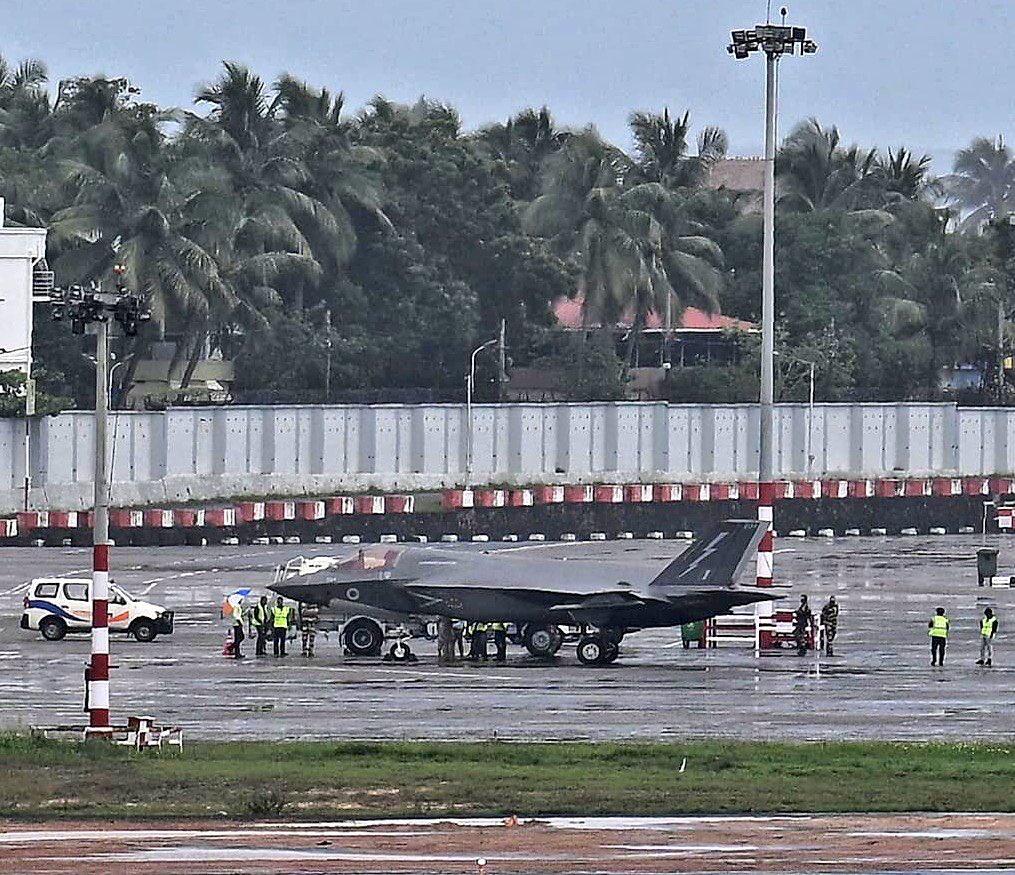UK Plans to Airlift Stranded F-35 Jet from Kerala