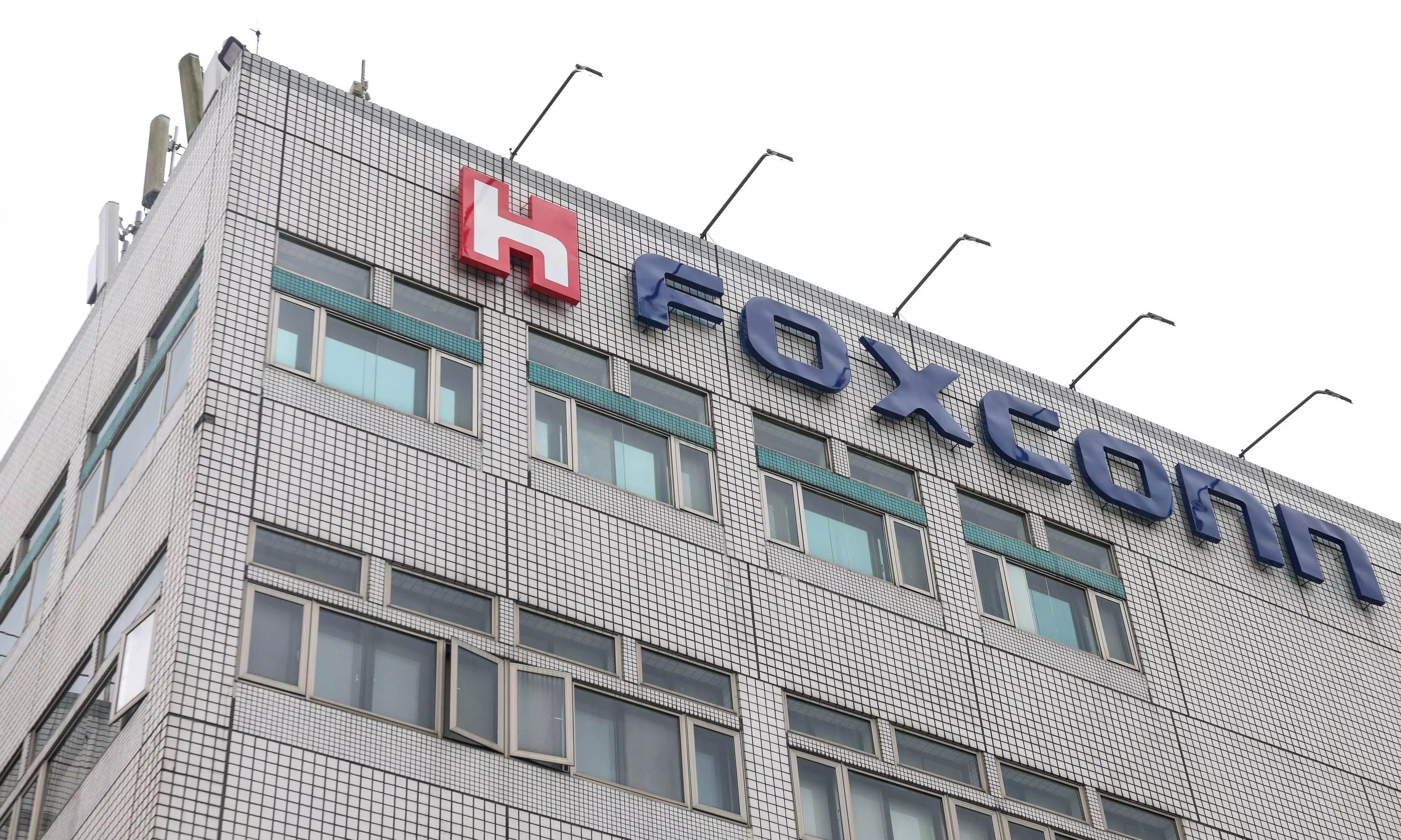 Foxconn to Invest Rs 15,000 Crore in Tamil Nadu Foxconn to Invest Rs 15,000 Crore in Tamil Nadu