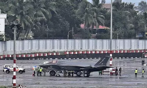 UK Plans to Airlift Stranded F-35 Jet from Kerala