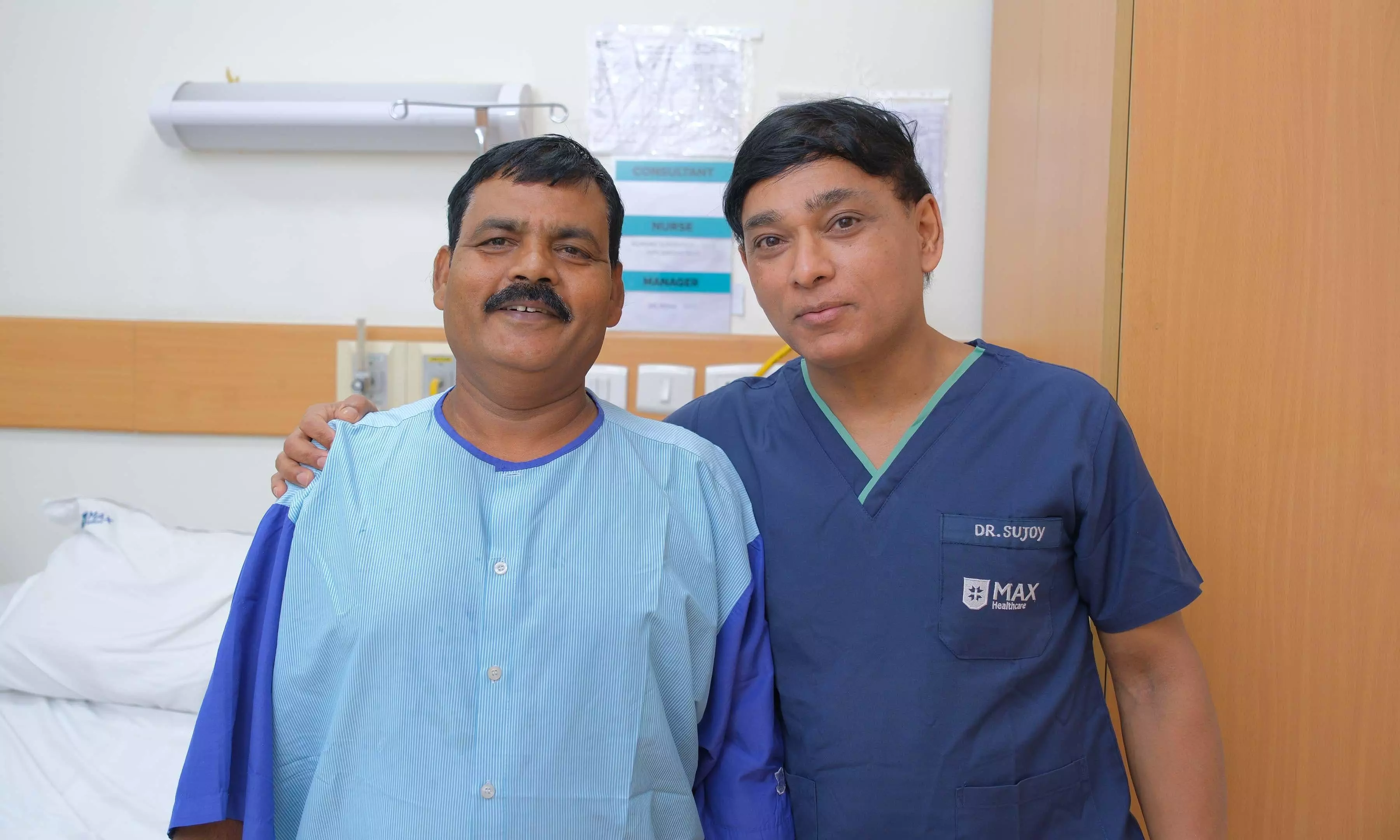 Worlds First Robotic-Assisted Cementless Medial Pivot Knee Replacement