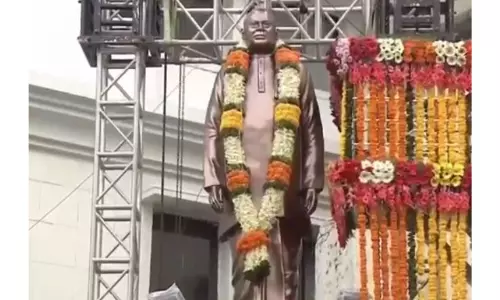 Kharge, Telangana CM Unveil Rosaiahs Statue