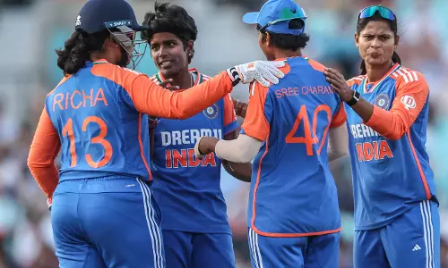Womens Cricket Team Gets Rousing Welcome at India House in London