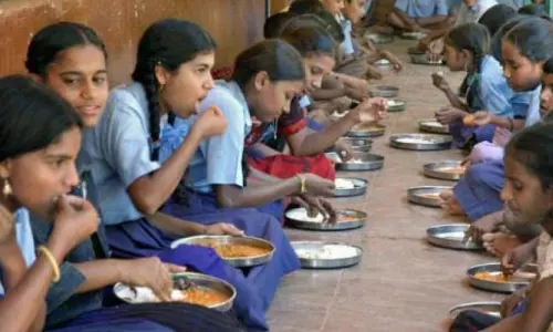 Mid Day Meals: Students Happy Over Getting Super Fine Variety of Rice Mid Day Meals: Students Happy Over Getting Super Fine Variety of Rice