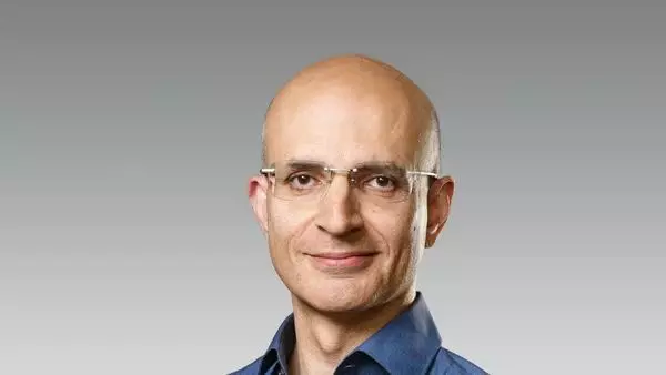 Apple Names UP-Born Sabih Khan as COO