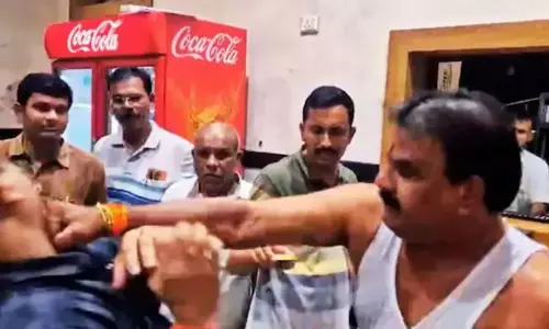 Shiv Sena MLA Sanjay Gaikwad Slaps Canteen Staff Over Stale Food