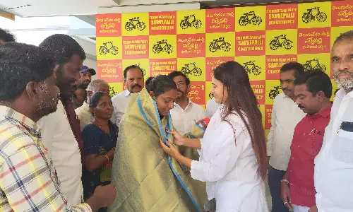 Para-Athlete Bhavani Wins Two Golds, Felicitated By Somireddy