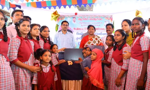 Seethakka Recalls Her Struggles On Birthday