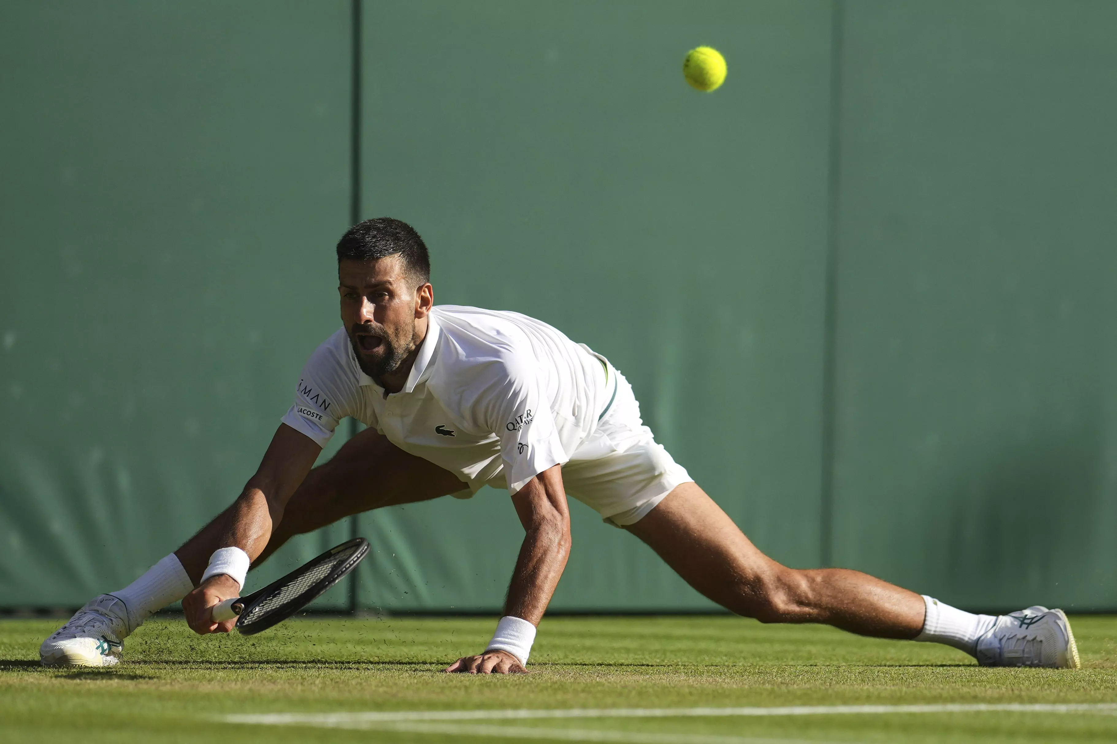 Djokovic Reaches a Record 14th Wimbledon Semifinal