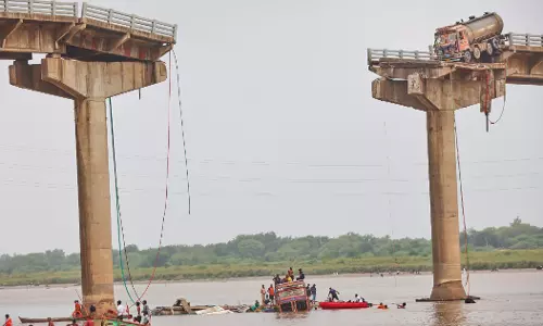 Gujarat bridge collapse toll rises to 17