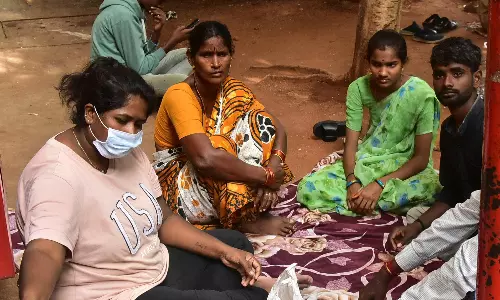 BJP President Ramchander Rao Visits Toddy Adulteration Victims At NIMS