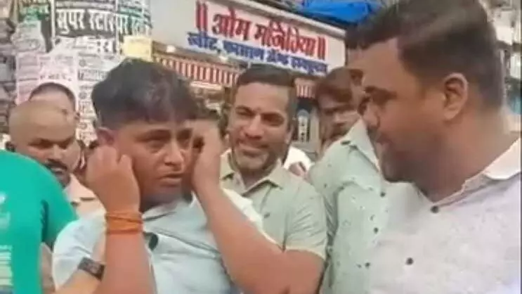 Auto Driver Assaulted Over Anti-Marathi Remarks; Video Sparks Row Auto Driver Assaulted Over Anti-Marathi Remarks; Video Sparks Row