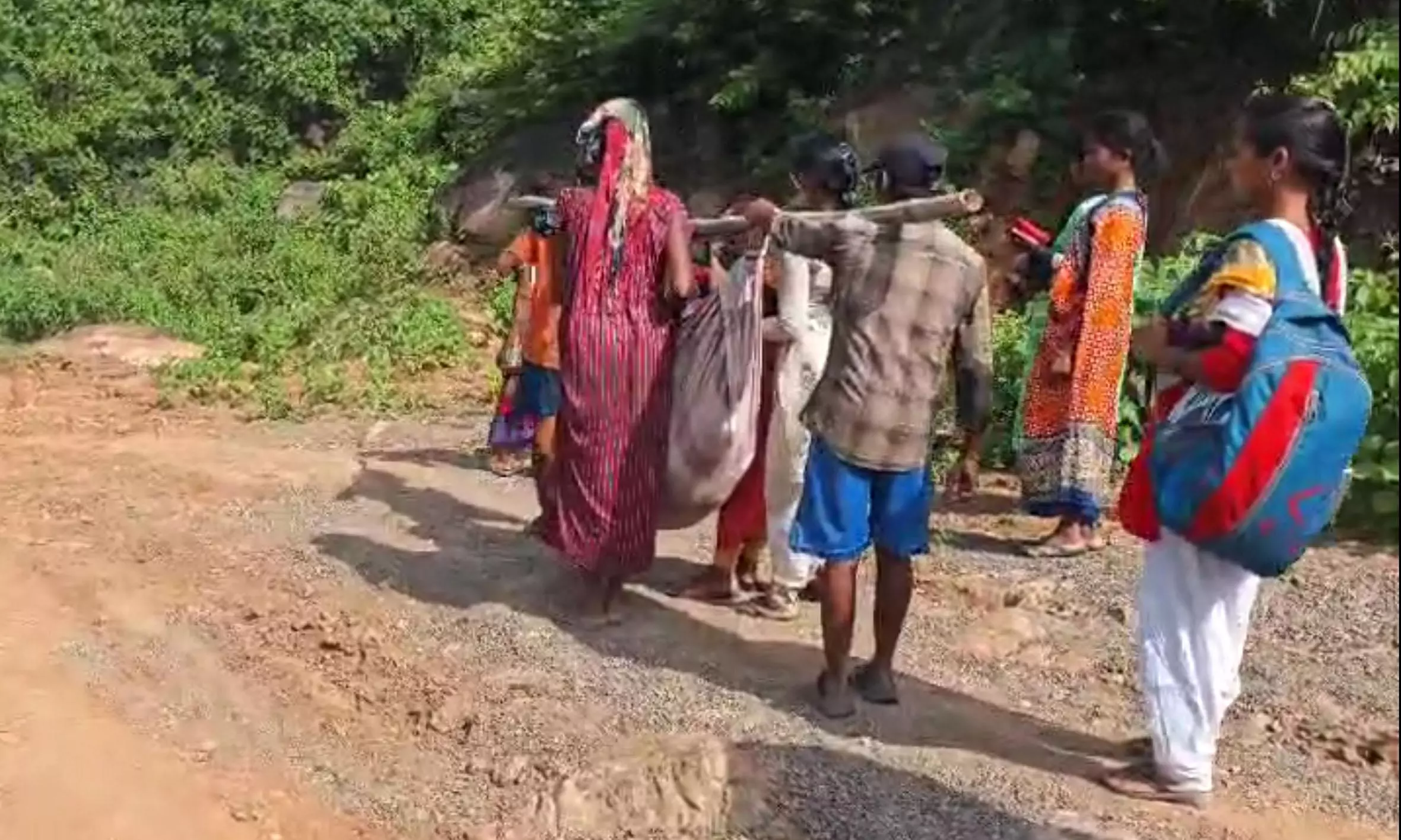 Pregnant Tribal Woman Going on Doli Delivers Baby Midway to Hospital Pregnant Tribal Woman Going on Doli Delivers Baby Midway to Hospital